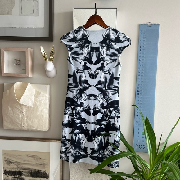 *SOLD* McQ Mini Cap Sleeve dress, szS (fits like XS) - Picture 2 of 6
